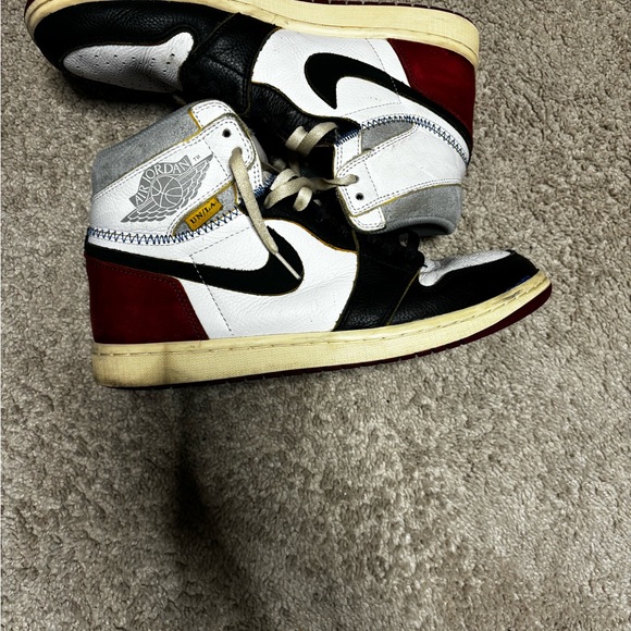 Athletic_Shoes